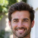 Ritratto sorridente di Davide Bianchi, cliente soddisfatto