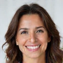 Ritratto sorridente di Laura Rossi, cliente soddisfatta